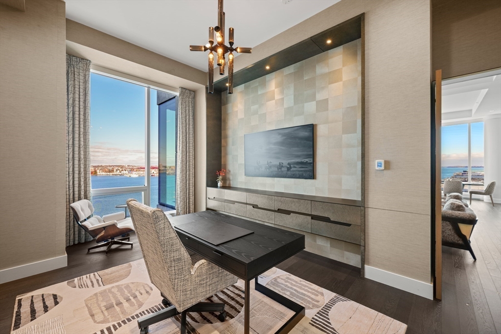 50 Liberty Dr #PH1B Boston, MA 02210