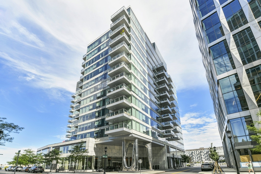 50 Liberty Dr #PH1B Boston, MA 02210