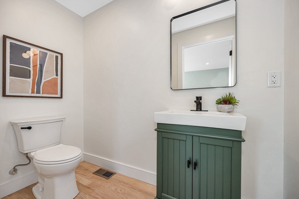 13 Chestnut St #A Wakefield, MA 01880 13 Chestnut St #A Wakefield, MA 01880