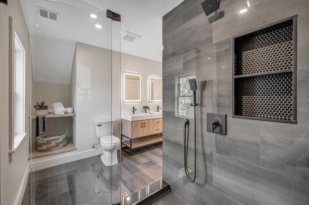 13 Chestnut St #A Wakefield, MA 01880 13 Chestnut St #A Wakefield, MA 01880