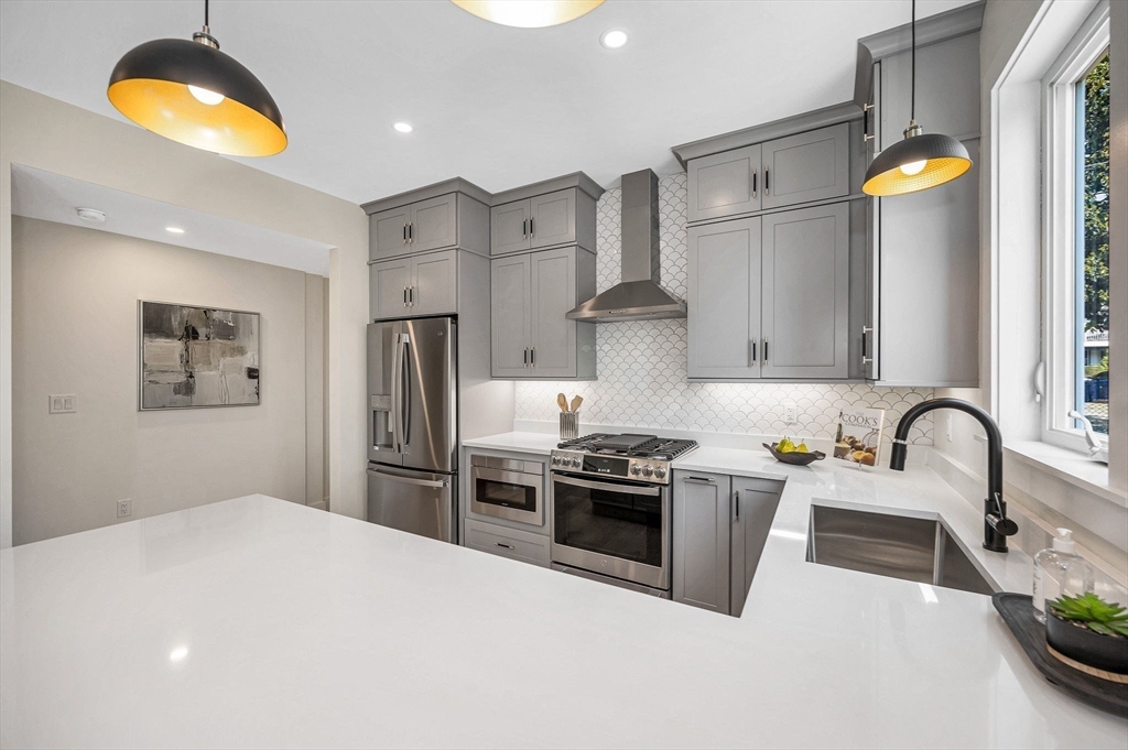 13 Chestnut St #A Wakefield, MA 01880 13 Chestnut St #A Wakefield, MA 01880