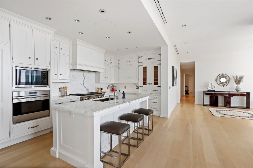 1 Franklin St #PH3A Boston, MA 02110