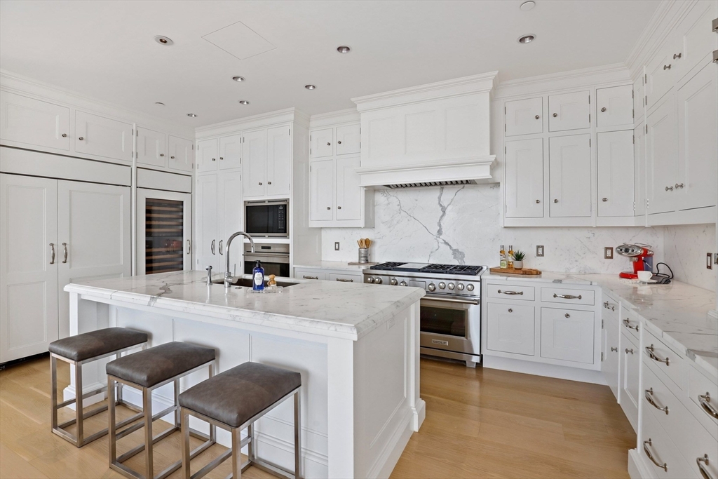 1 Franklin St #PH3A Boston, MA 02110