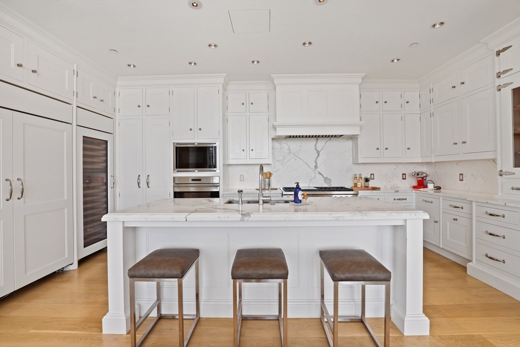 1 Franklin St #PH3A Boston, MA 02110