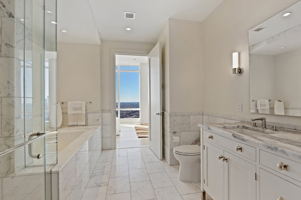 1 Franklin St #PH3A Boston, MA 02110