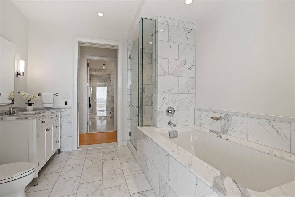 1 Franklin St #PH3A Boston, MA 02110