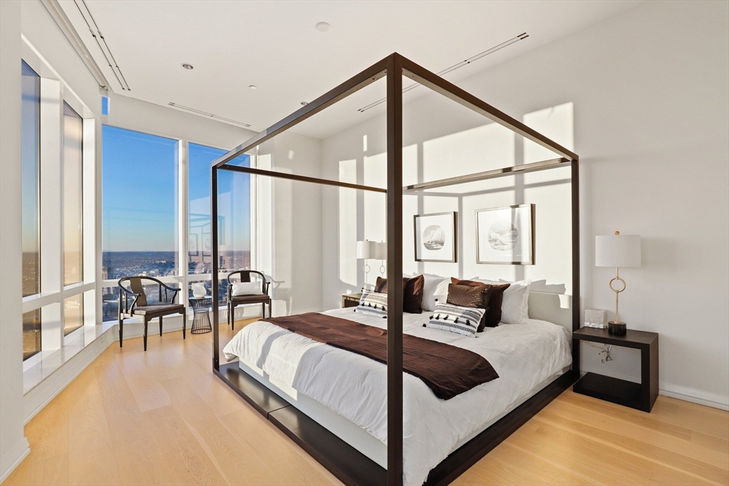 1 Franklin St #PH3A Boston, MA 02110