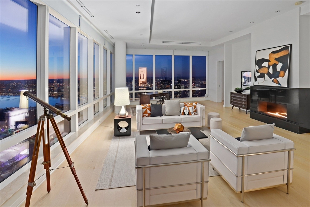 1 Franklin St #PH3A Boston, MA 02110