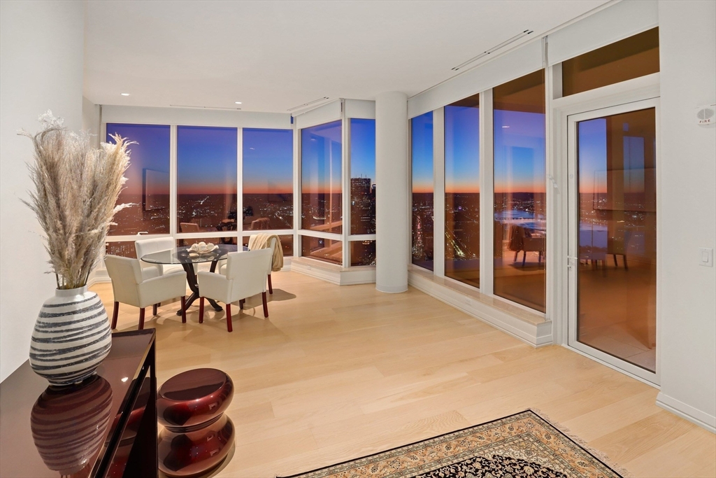 1 Franklin St #PH3A Boston, MA 02110
