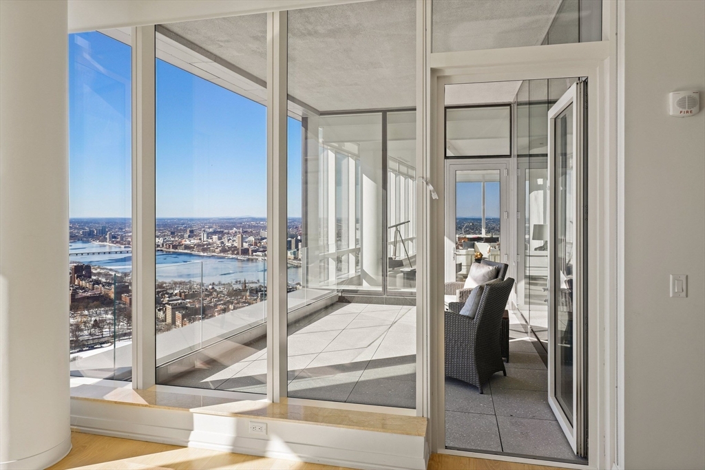 1 Franklin St #PH3A Boston, MA 02110