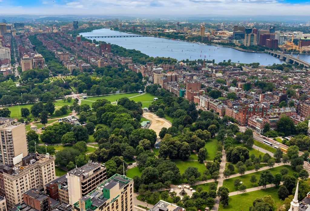 1 Franklin St #PH3A Boston, MA 02110