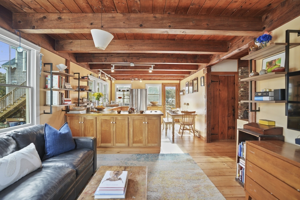 44 Plantingfield Way Edgartown, MA 02539