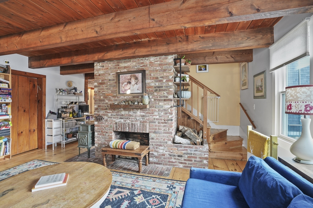 44 Plantingfield Way Edgartown, MA 02539