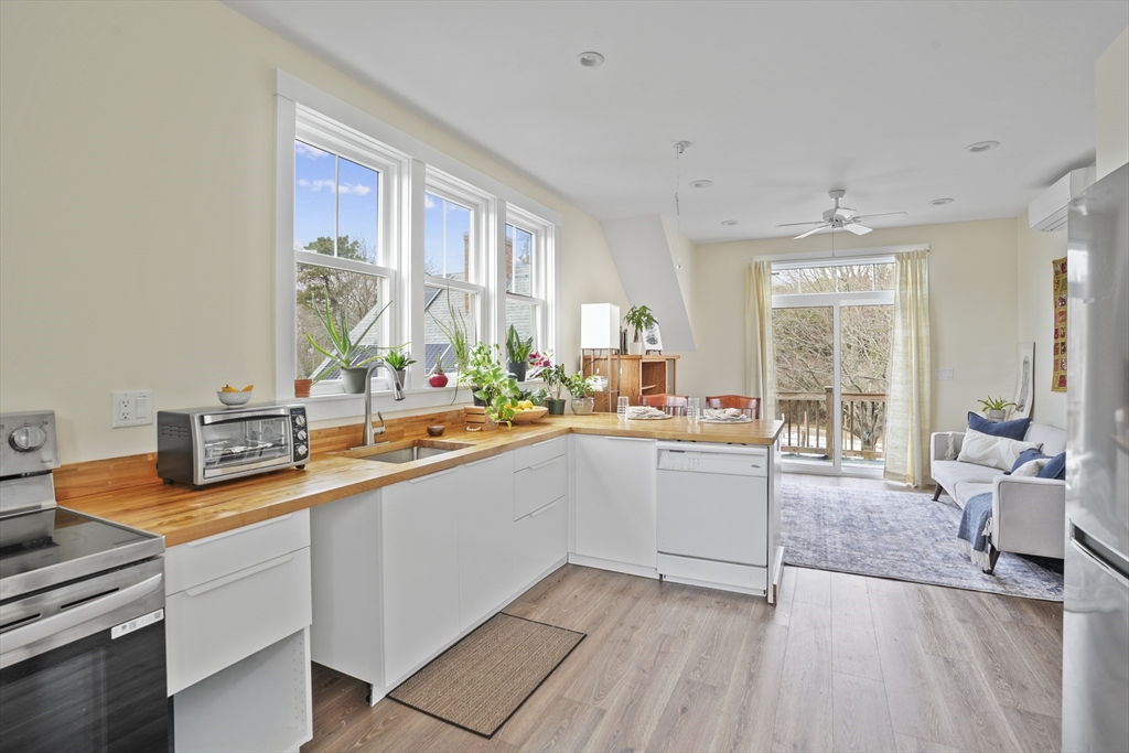 44 Plantingfield Way Edgartown, MA 02539