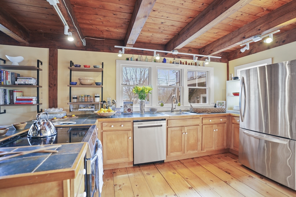 44 Plantingfield Way Edgartown, MA 02539