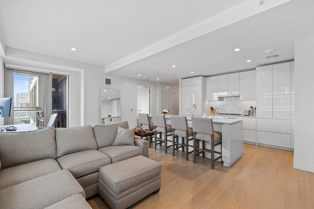 133 Seaport Blvd #620