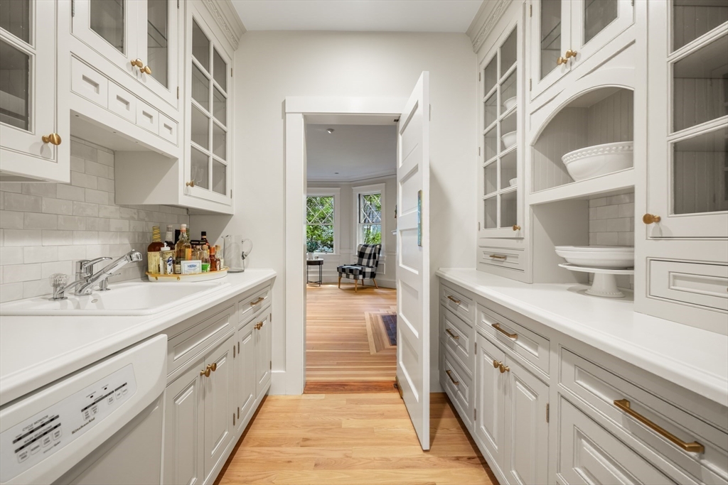 85 Williston Rd Brookline, MA 02445