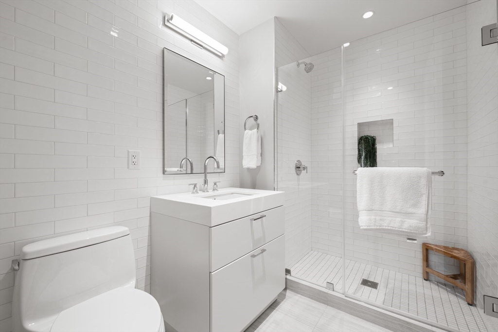 300 Pier 4th Blvd #7G Boston, MA 02210