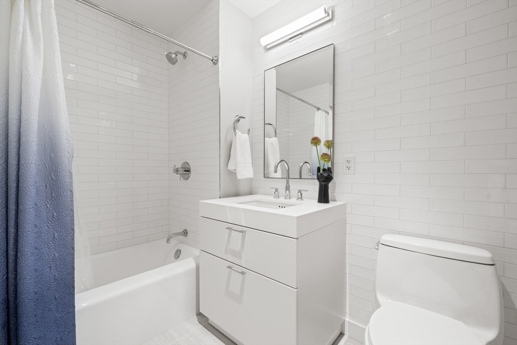 300 Pier 4th Blvd #7G Boston, MA 02210