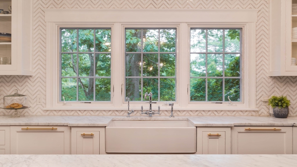 37 Forster Rd Manchester, MA 01944