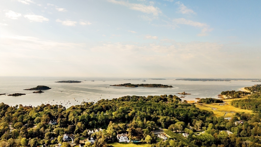 37 Forster Rd Manchester, MA 01944