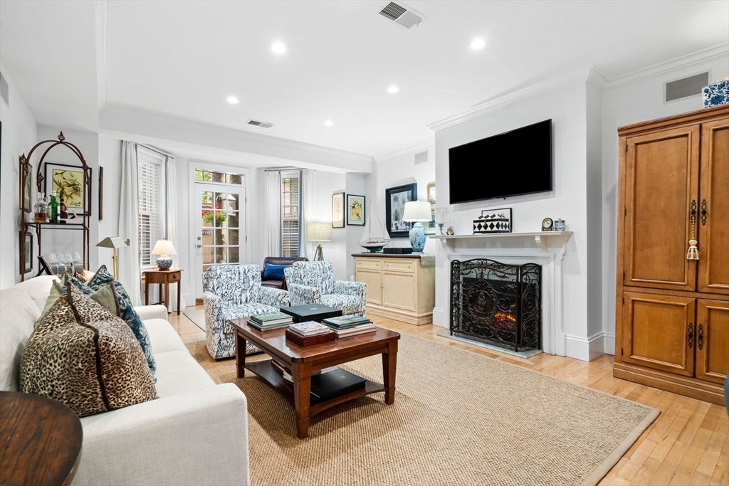 236 Marlborough St #1