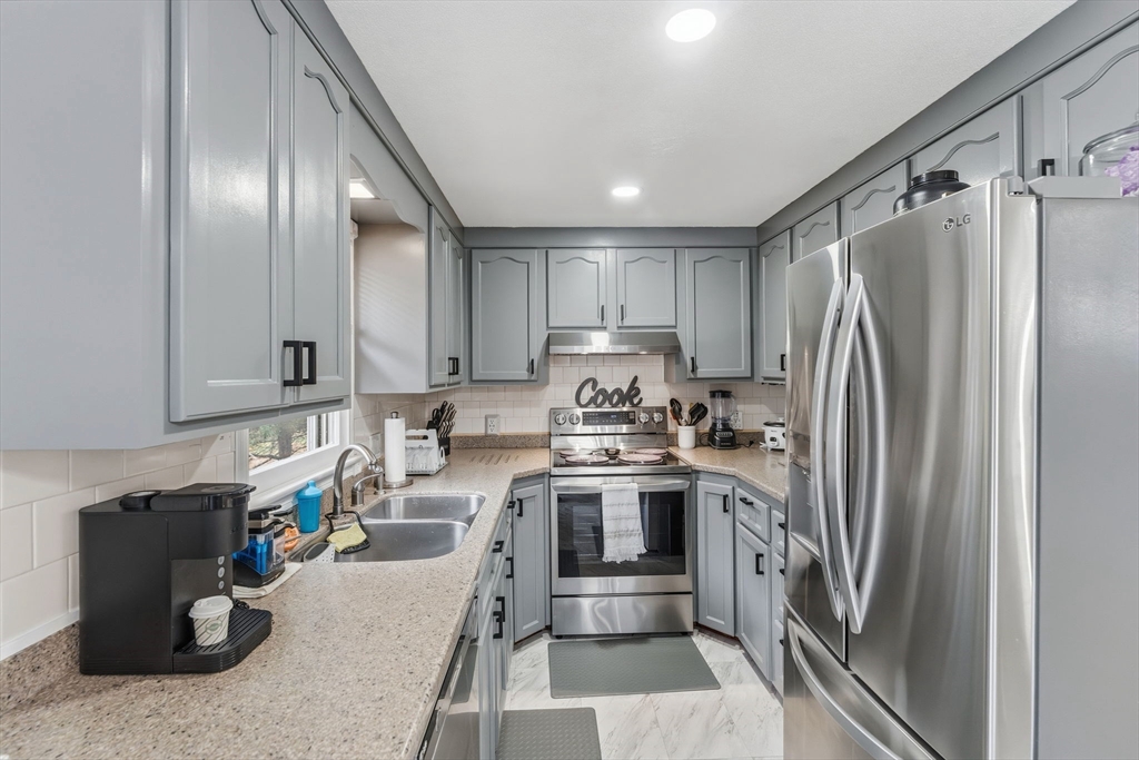 26 Wakefield Ave Webster, MA 01570