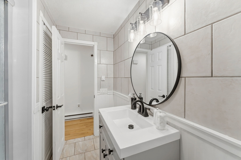 26 Wakefield Ave Webster, MA 01570