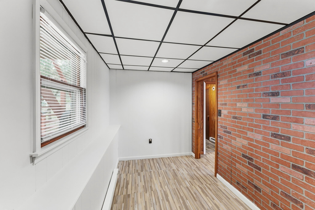 26 Wakefield Ave Webster, MA 01570