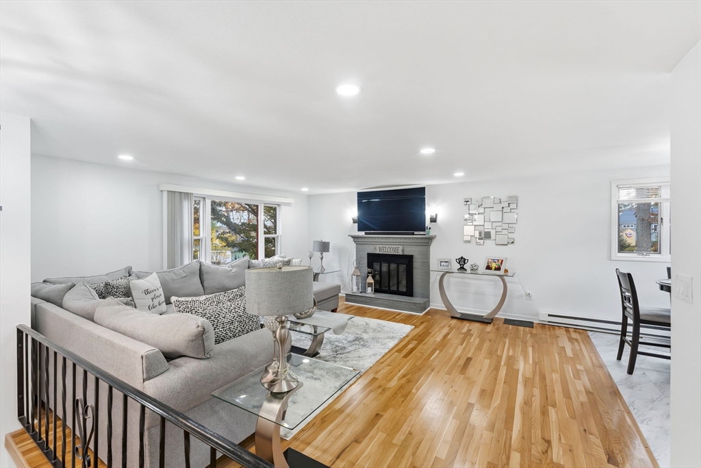 26 Wakefield Ave Webster, MA 01570