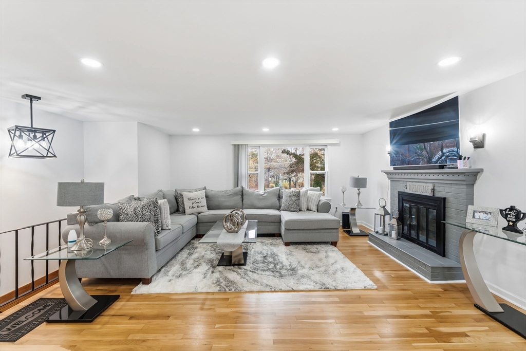 26 Wakefield Ave Webster, MA 01570