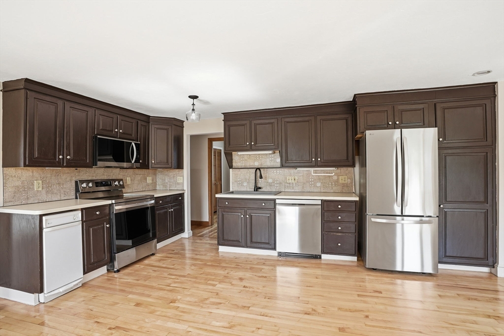 7 Beebe Ln Wakefield, MA 01880