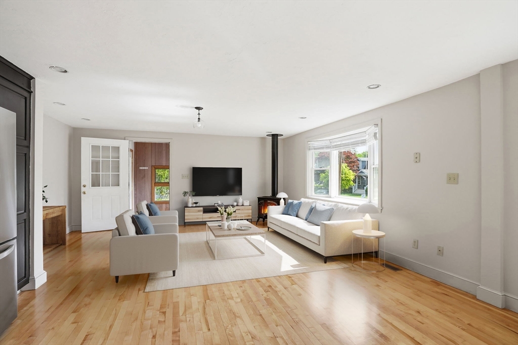 7 Beebe Ln Wakefield, MA 01880