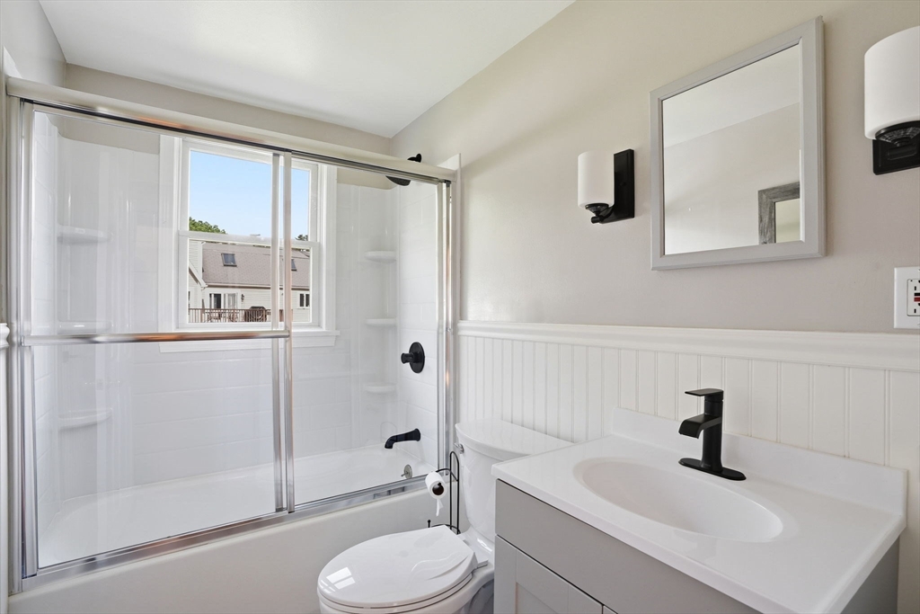7 Beebe Ln Wakefield, MA 01880