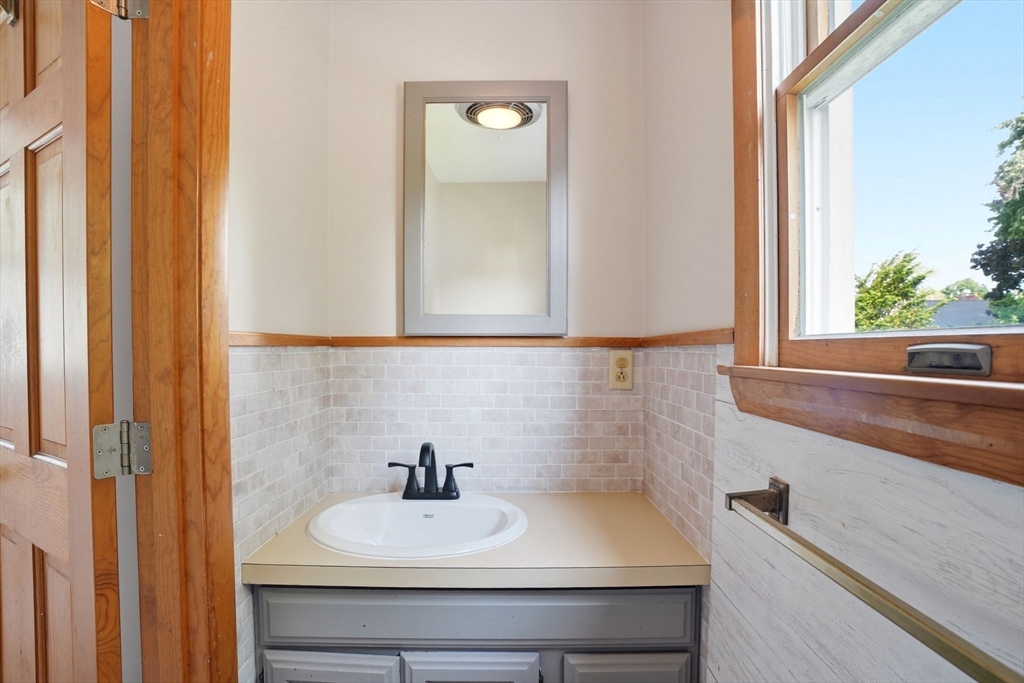 7 Beebe Ln Wakefield, MA 01880
