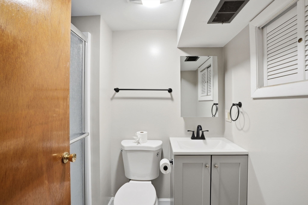 7 Beebe Ln Wakefield, MA 01880