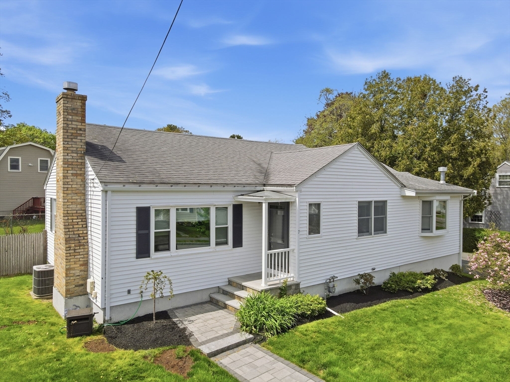7 Beebe Ln Wakefield, MA 01880
