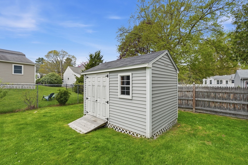 7 Beebe Ln Wakefield, MA 01880
