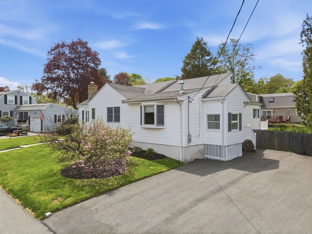 7 Beebe Ln Wakefield, MA 01880