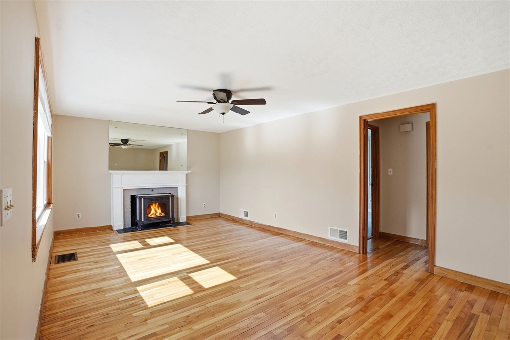 7 Beebe Ln Wakefield, MA 01880