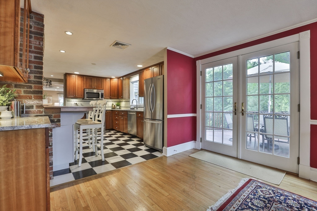 33 Reynolds Rd Wakefield, MA 01880