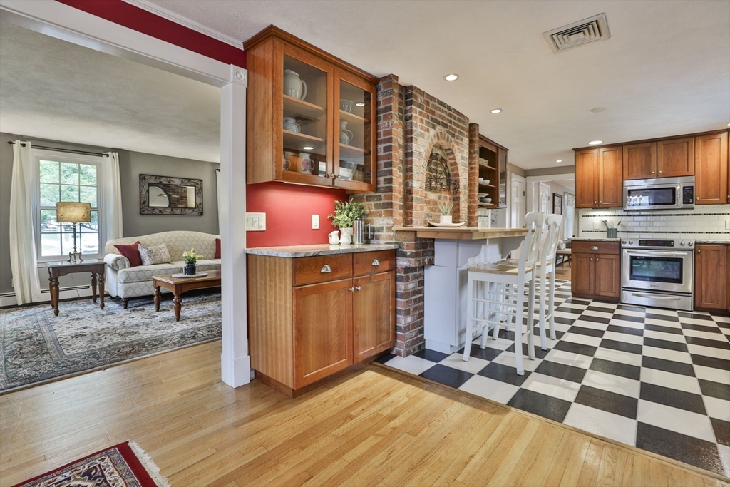 33 Reynolds Rd Wakefield, MA 01880