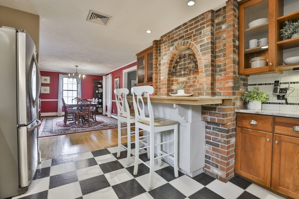 33 Reynolds Rd Wakefield, MA 01880