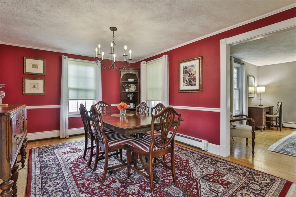 33 Reynolds Rd Wakefield, MA 01880