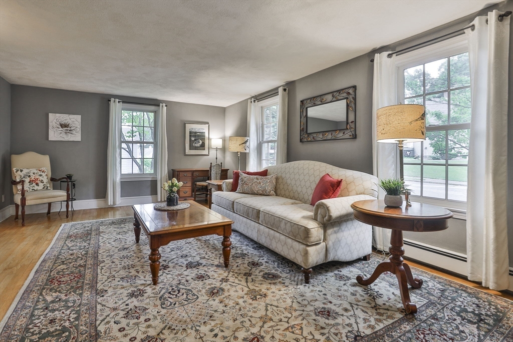 33 Reynolds Rd Wakefield, MA 01880