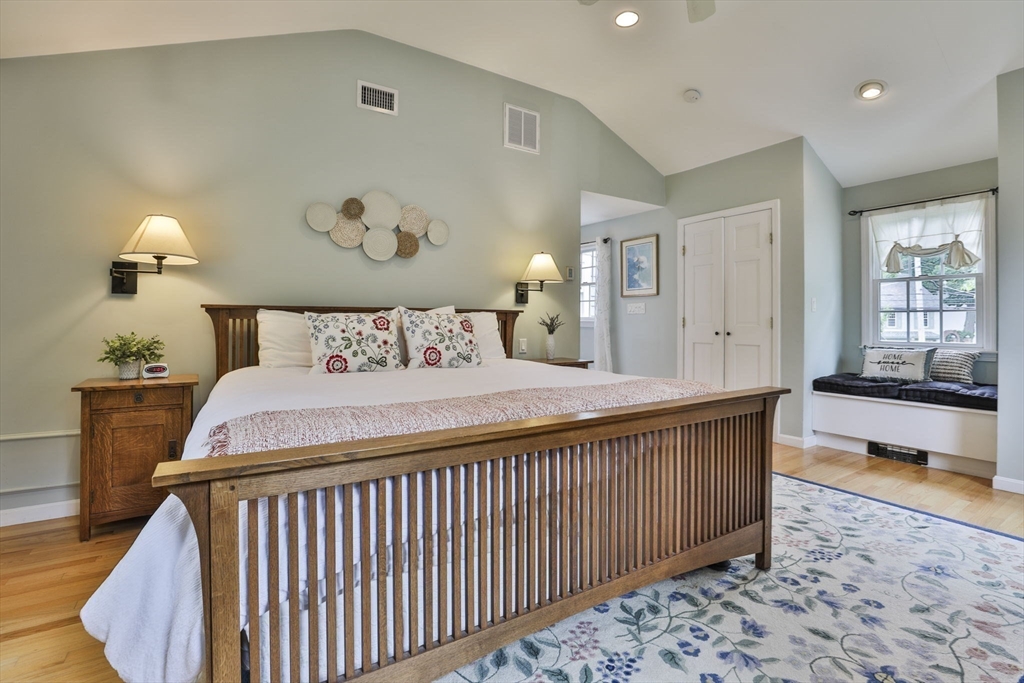 33 Reynolds Rd Wakefield, MA 01880
