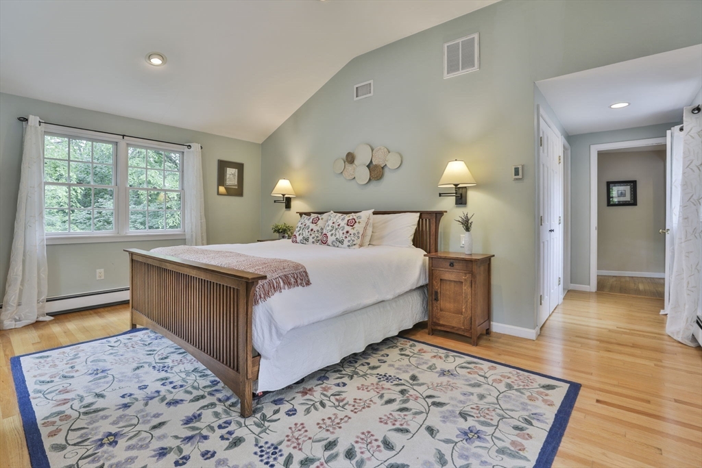 33 Reynolds Rd Wakefield, MA 01880