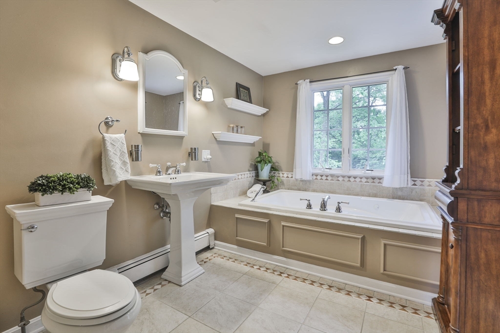 33 Reynolds Rd Wakefield, MA 01880