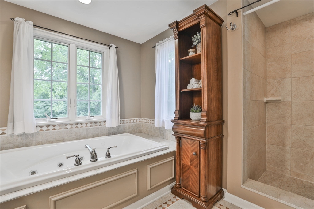 33 Reynolds Rd Wakefield, MA 01880