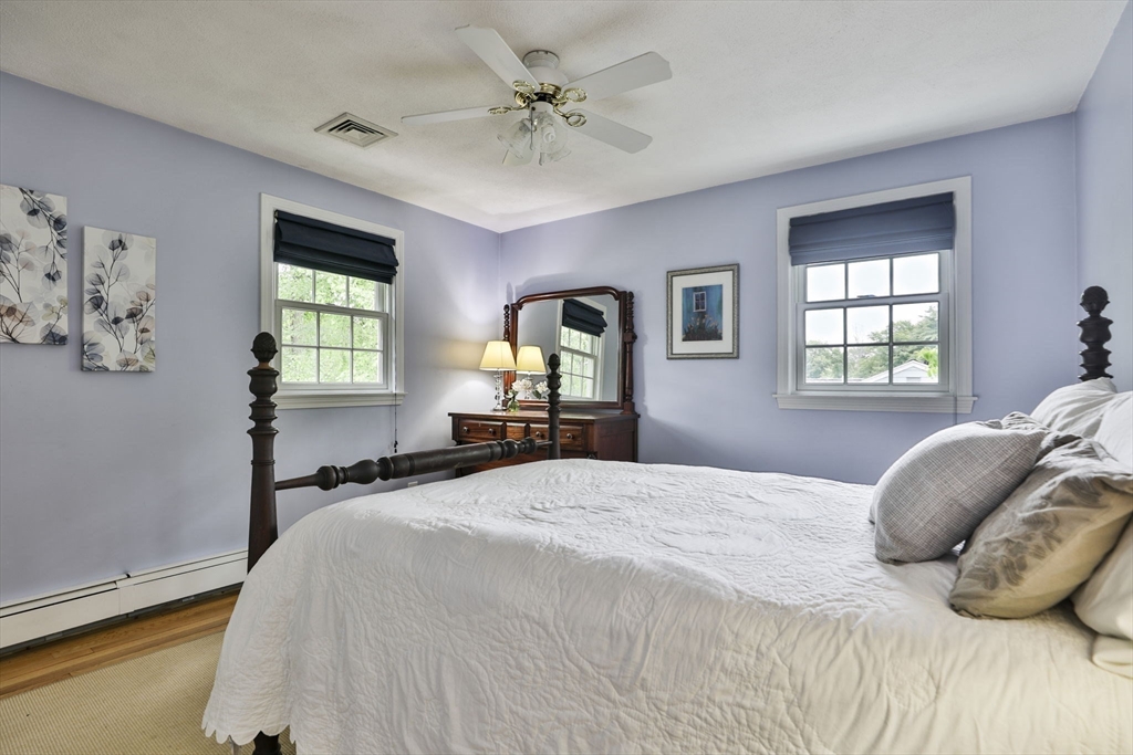 33 Reynolds Rd Wakefield, MA 01880